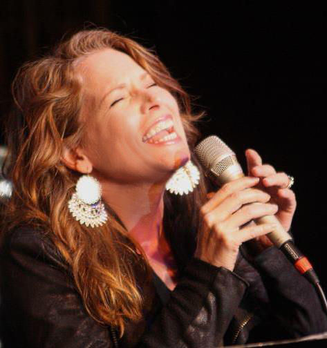 Cindy Scott - Singing2